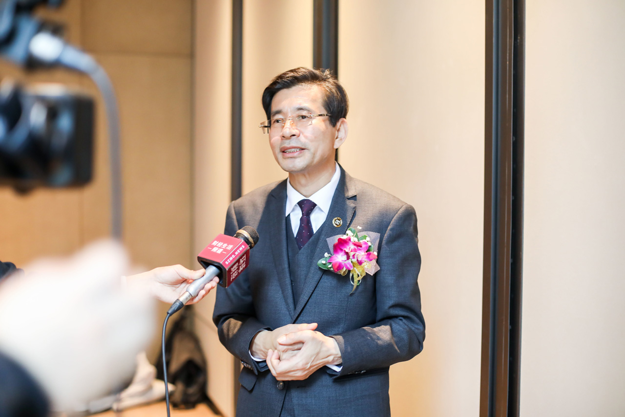 本院理事长杨思卓温暖讲述《爱商 : 揭秘婚恋关系中的领导力》